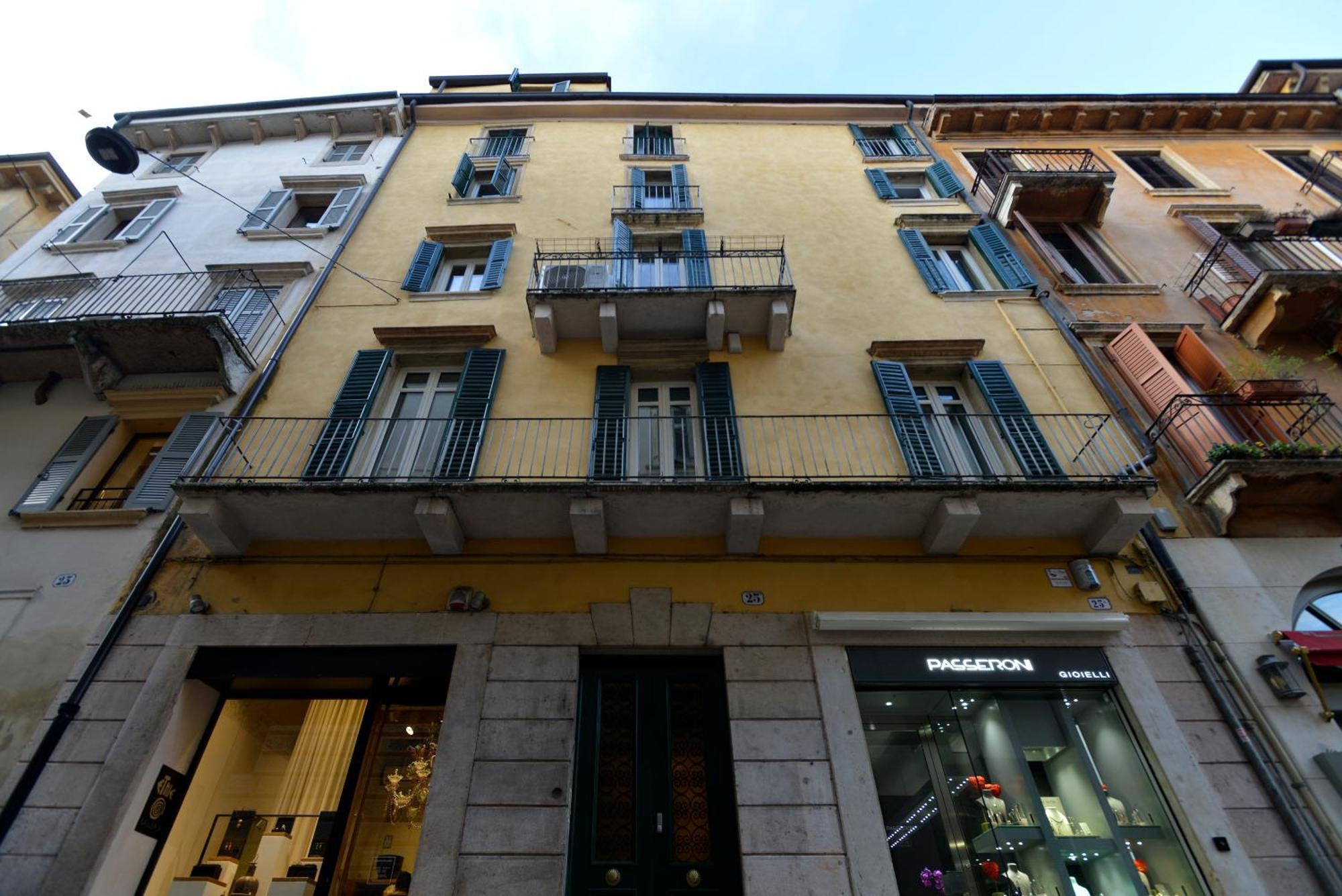 Apartamento Giallo Dalia By Maison 73 Verona Exterior foto